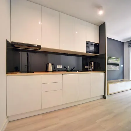 Nowoczesny Sun Seasons 24 W Karpaczu Z Parkingiem I Balkonem By Renters דירה קרפאז'